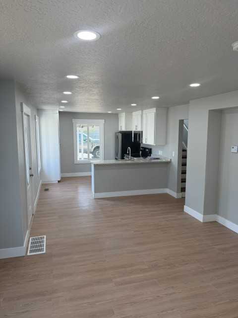 346 Carson Ave - Photo 3 of 27