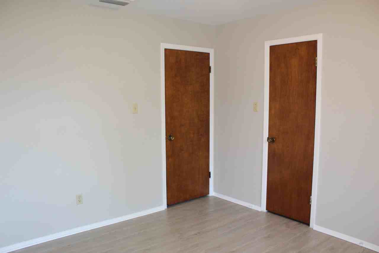 1414 N Live Oak St - Photo 2 of 33