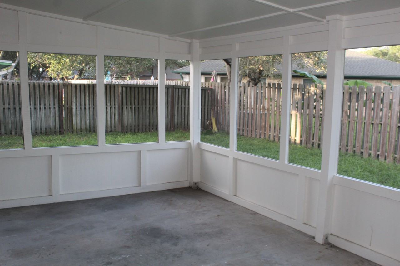 1414 N Live Oak St - Photo 5 of 33