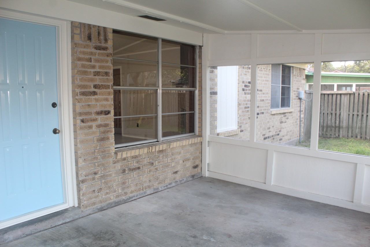 1414 N Live Oak St - Photo 6 of 33