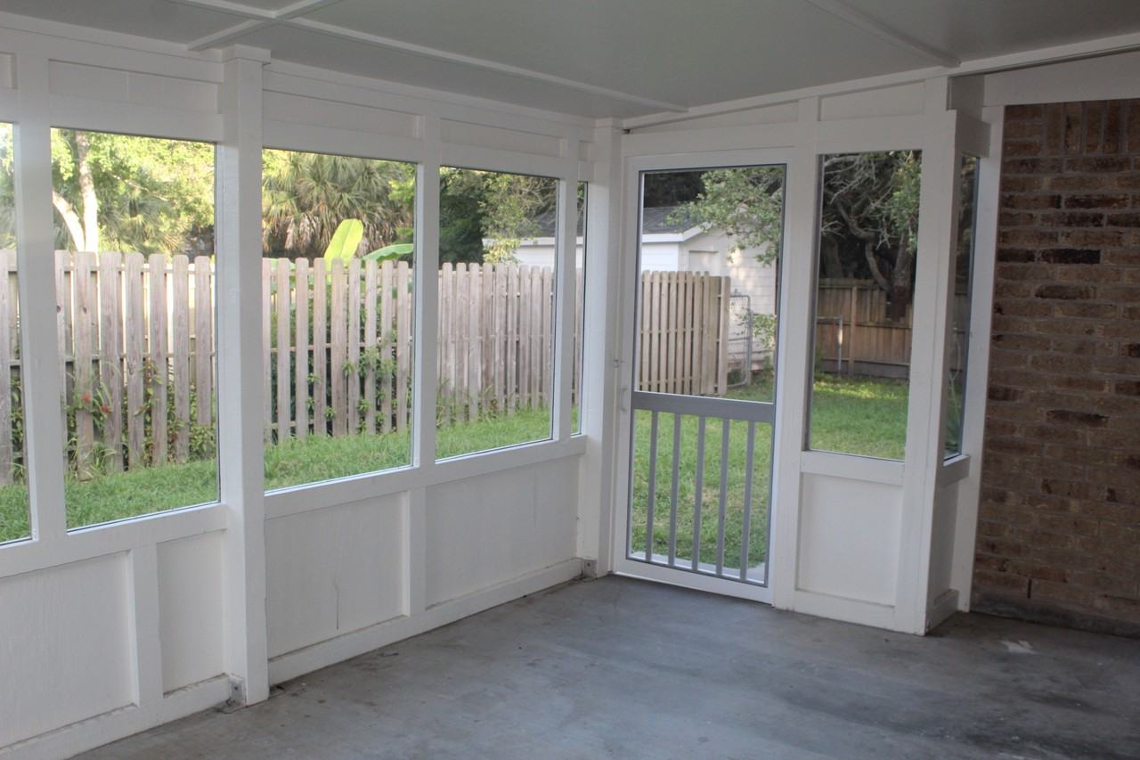 1414 N Live Oak St - Photo 7 of 33