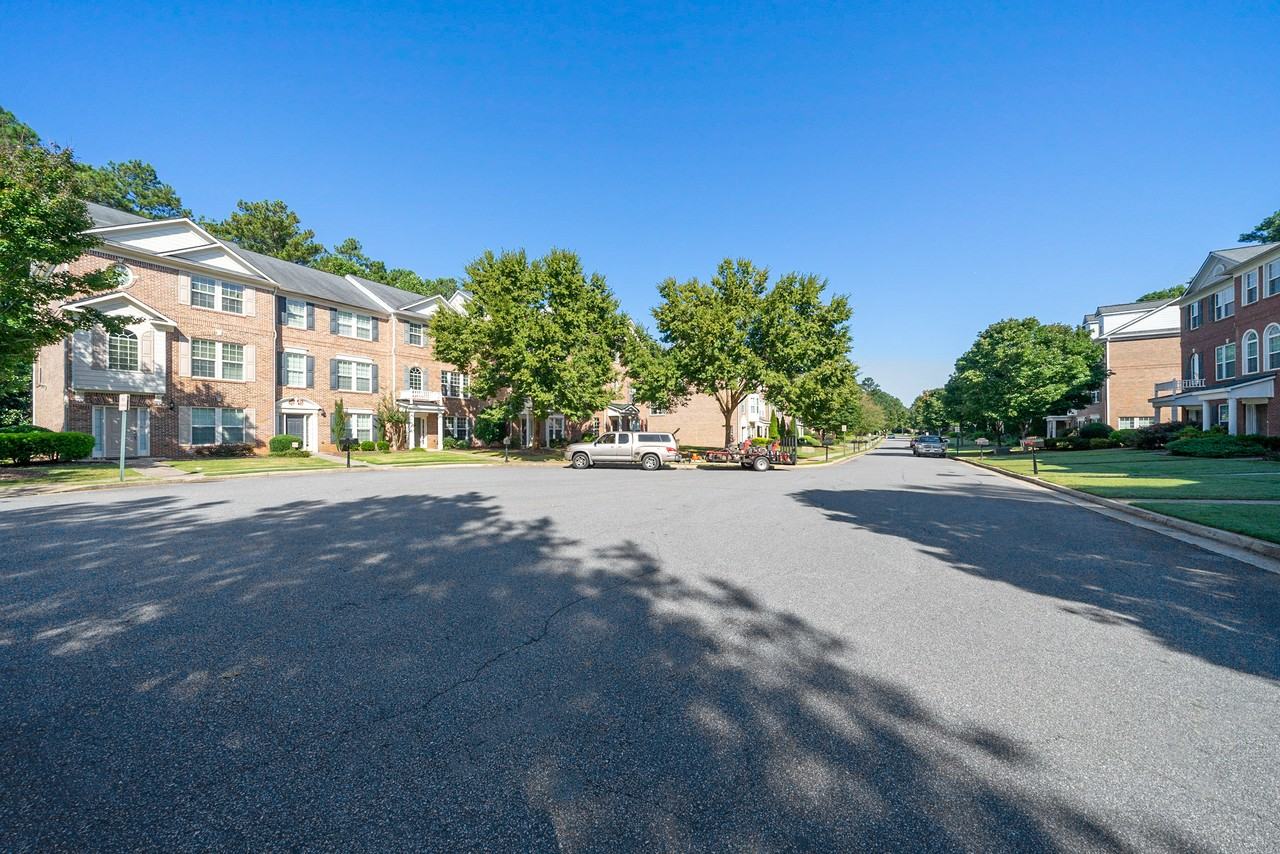 3305 Chastain Gardens Dr Nw - Photo 2 of 33