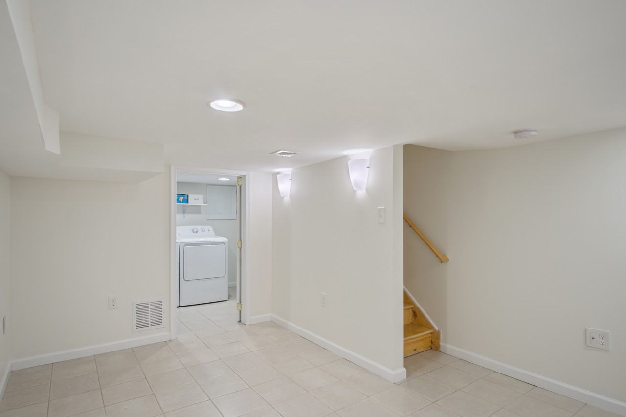 2355 E Harold St - Photo 6 of 18