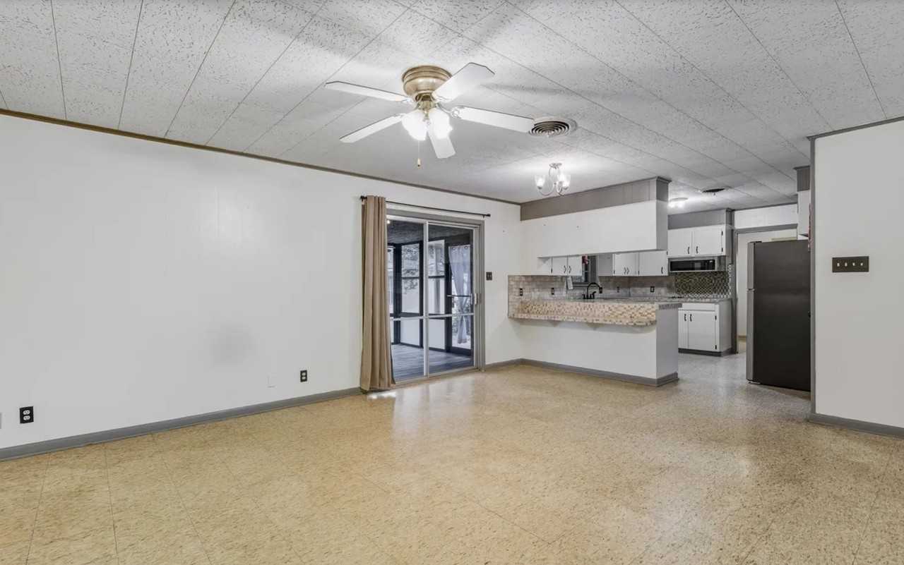 467 Ashley Ave - Photo 2 of 4