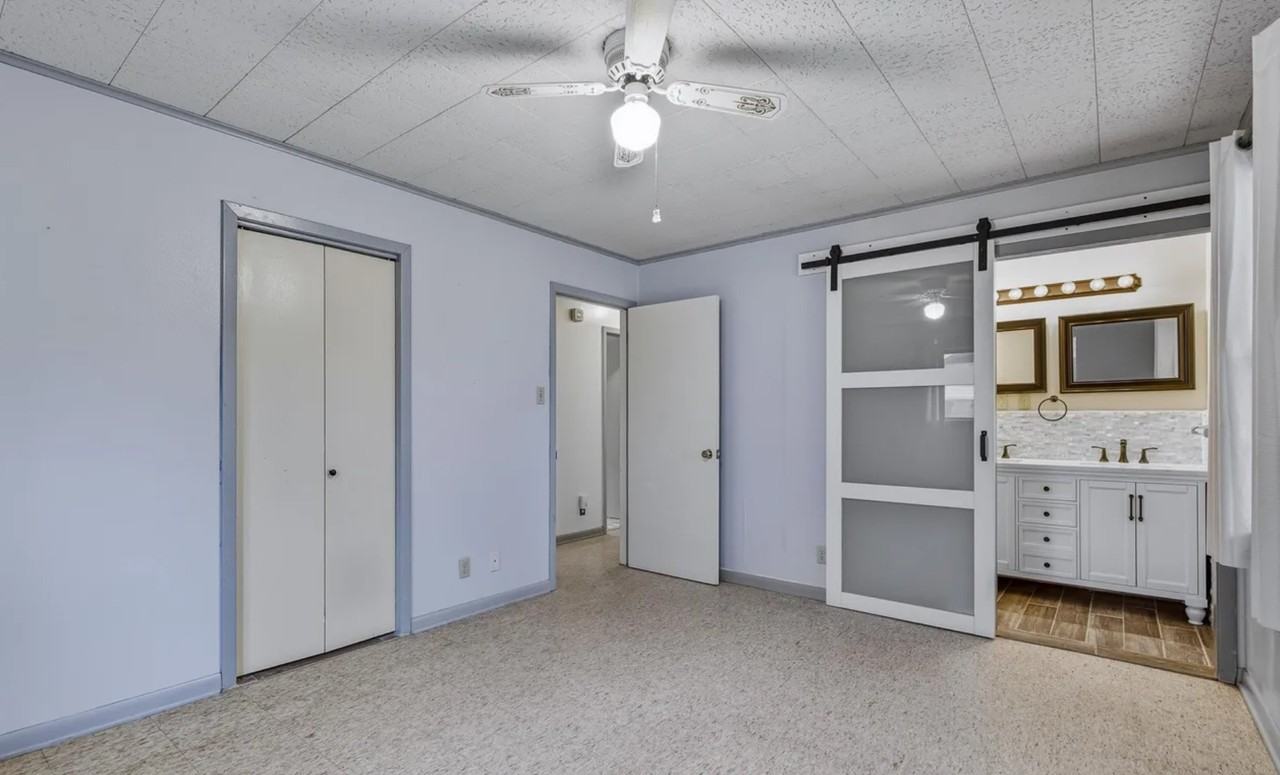 467 Ashley Ave - Photo 3 of 4