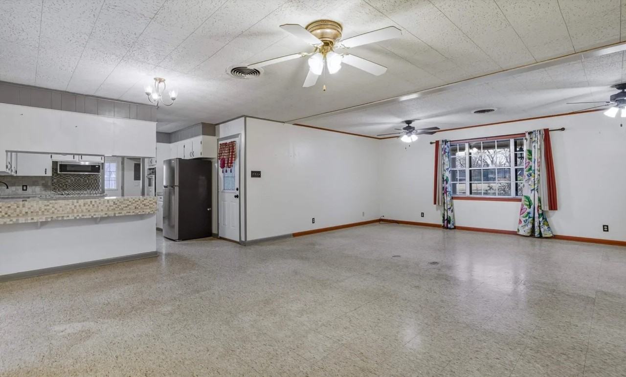 467 Ashley Ave - Photo 4 of 4
