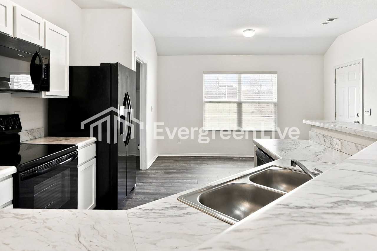 4056 Kings River Trl - Photo 3 of 15