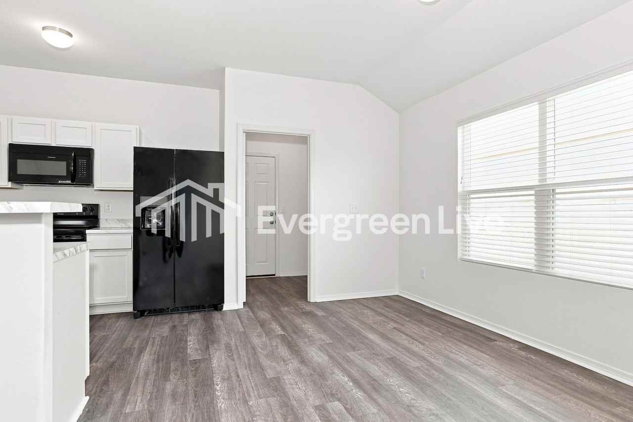4056 Kings River Trl - Photo 4 of 15