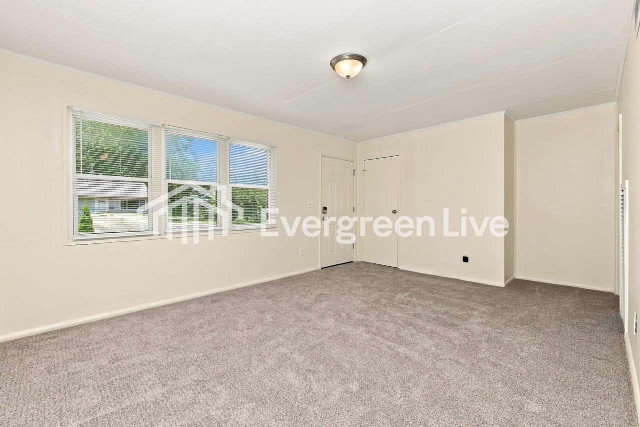 260 Pat Ln - Photo 4 of 15