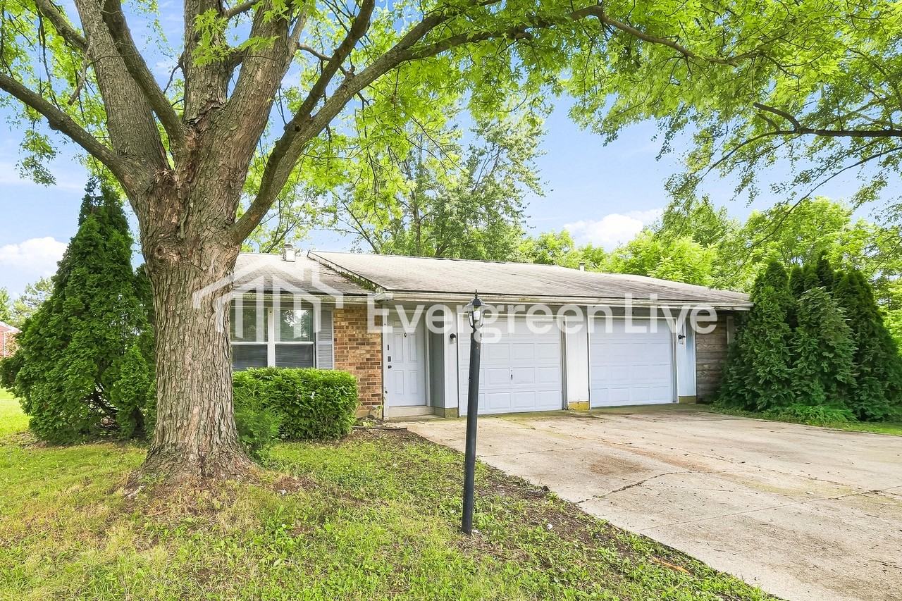 8290 Big Springs Ct - Photo 2 of 15