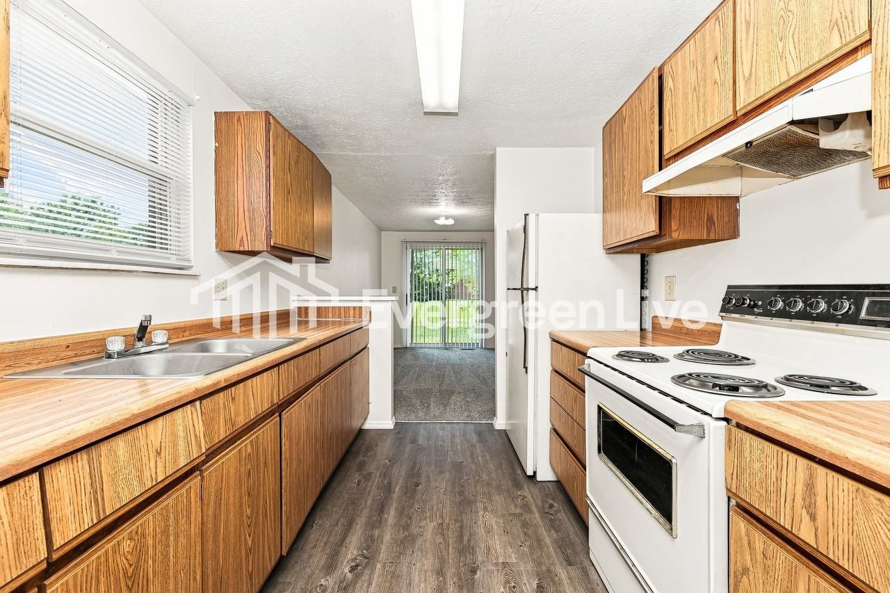 8290 Big Springs Ct - Photo 5 of 15