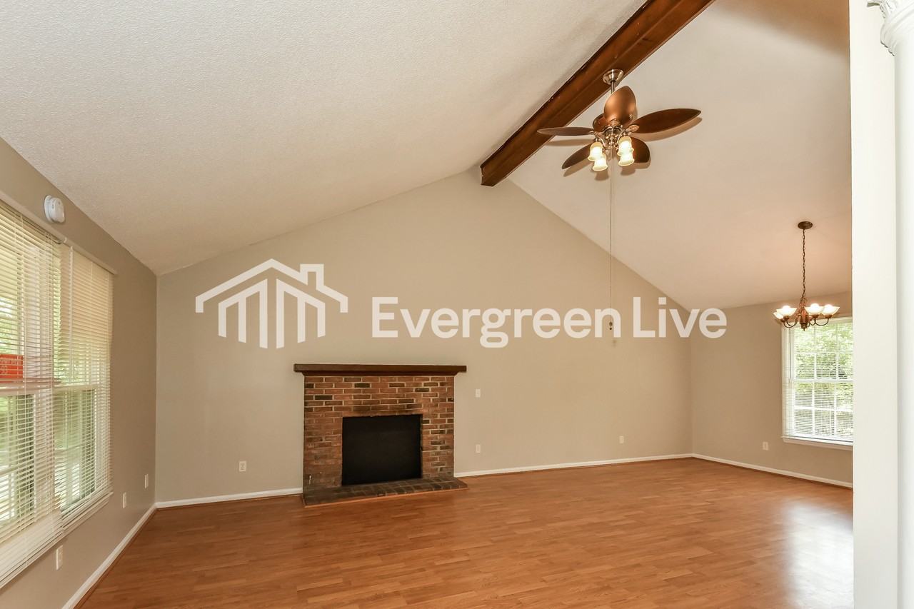 204 Castlewood Ln - Photo 2 of 15