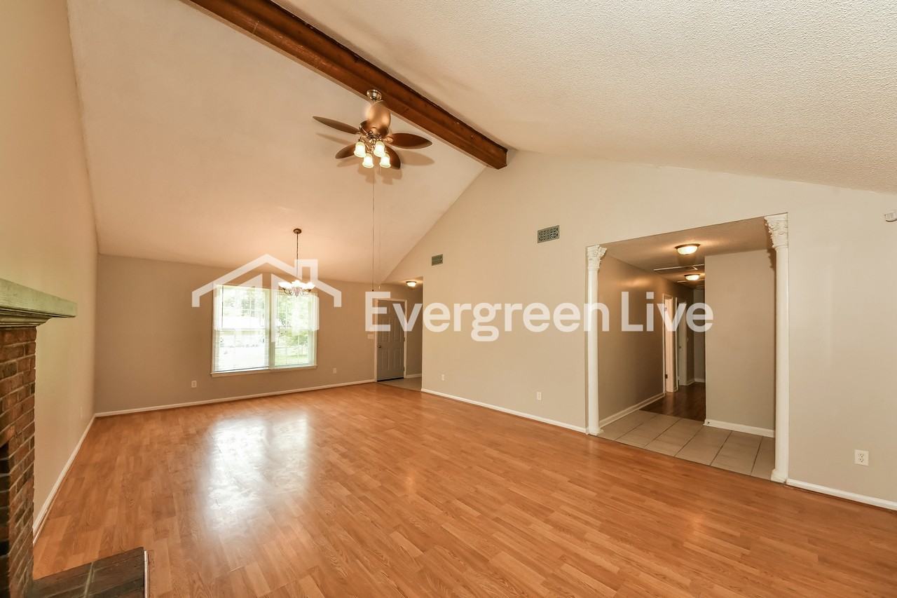 204 Castlewood Ln - Photo 3 of 15