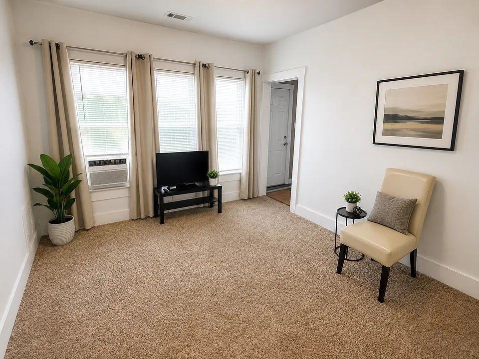 903 E 12th St - Photo 2 of 12