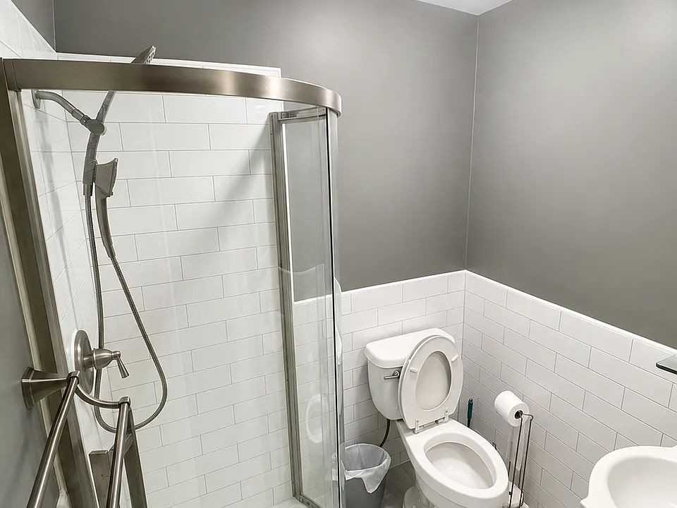 903 E 12th St - Photo 4 of 12