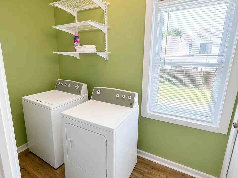 903 E 12th St - Photo 5 of 12