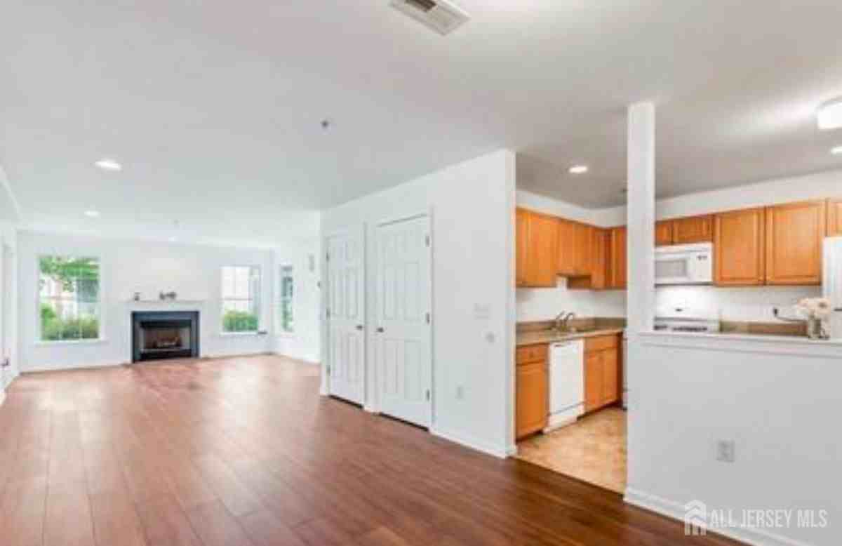 106 Chariot Ct - Photo 2 of 19