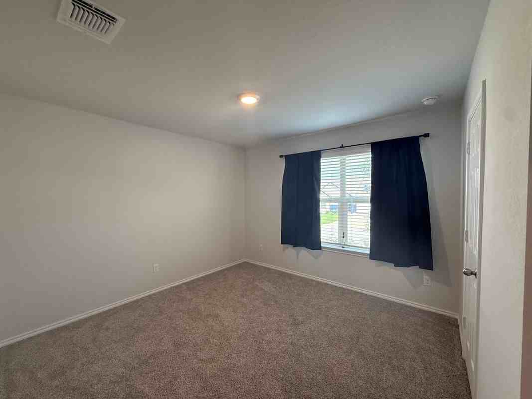 1320 Piedmont St - Photo 5 of 29