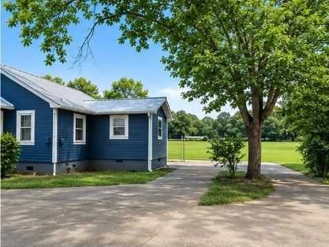 106 Noland St - Photo 4 of 15
