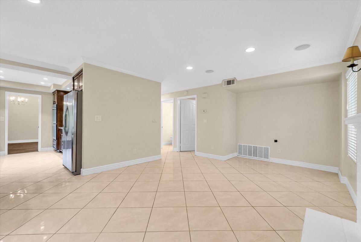 1070 Cannon Rd - Photo 3 of 50