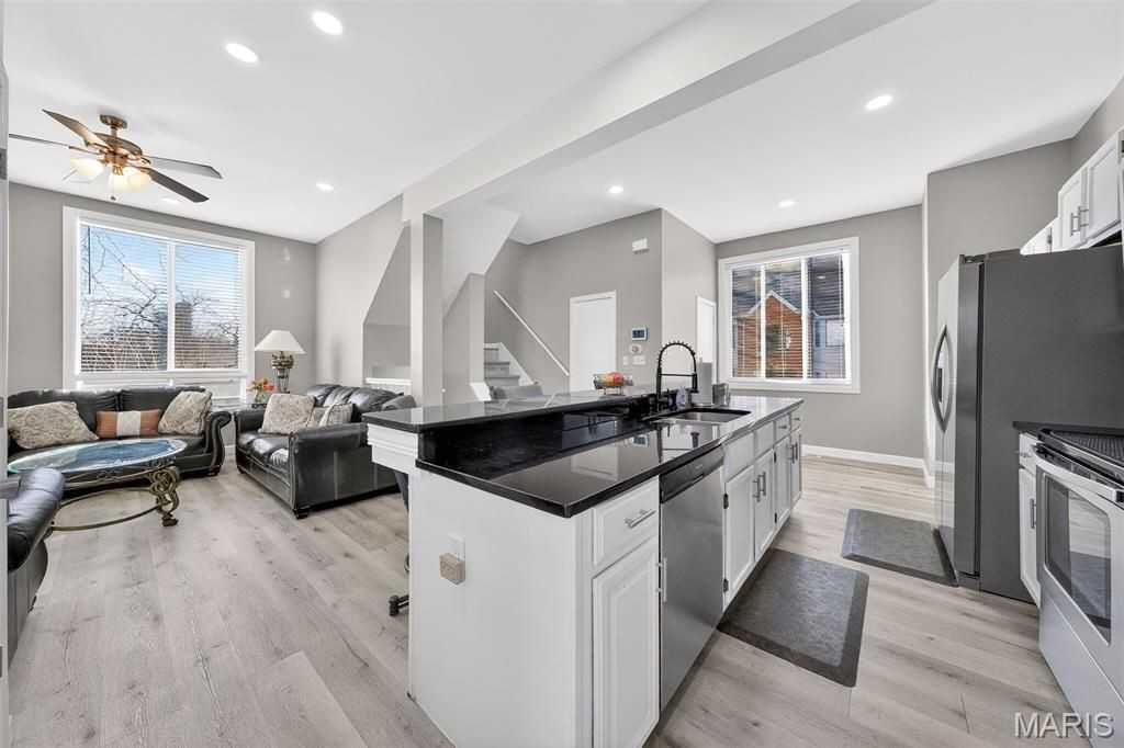28 Columbus Square Dr - Photo 2 of 19
