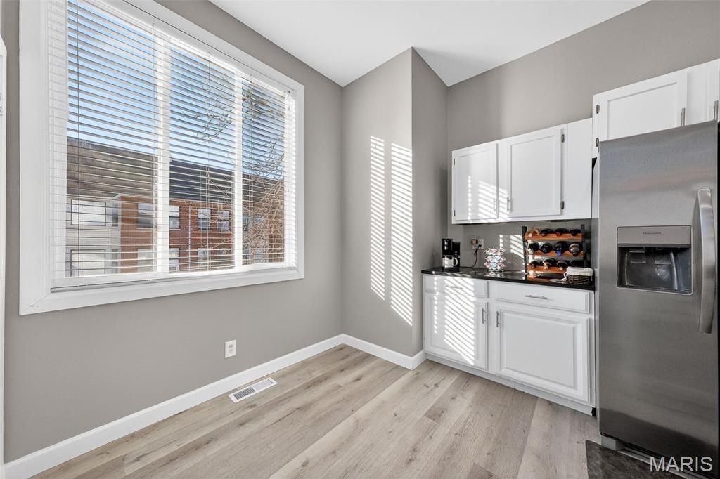 28 Columbus Square Dr - Photo 3 of 19