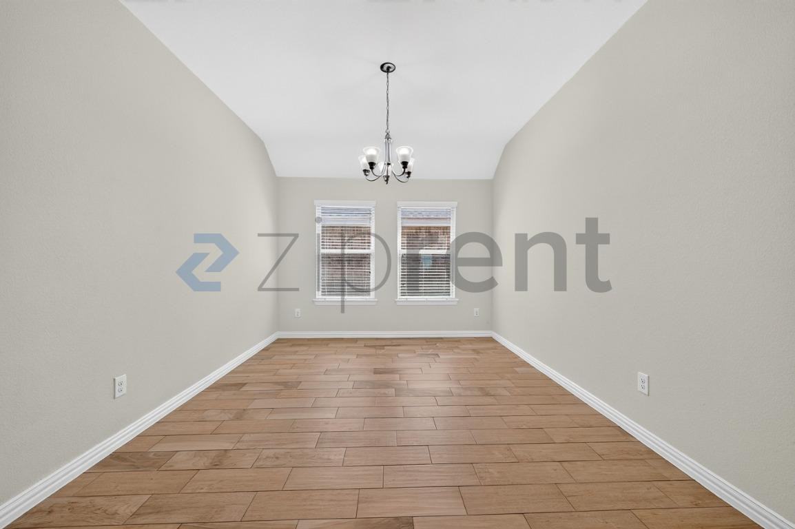 817 Evergreen St - Photo 6 of 36