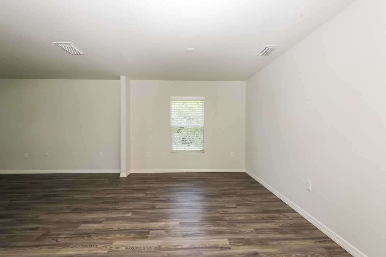 28257 Chinquapin Dr - Photo 3 of 16