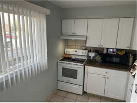 10310 Mayfield Ave #1E - Photo 1 of 1