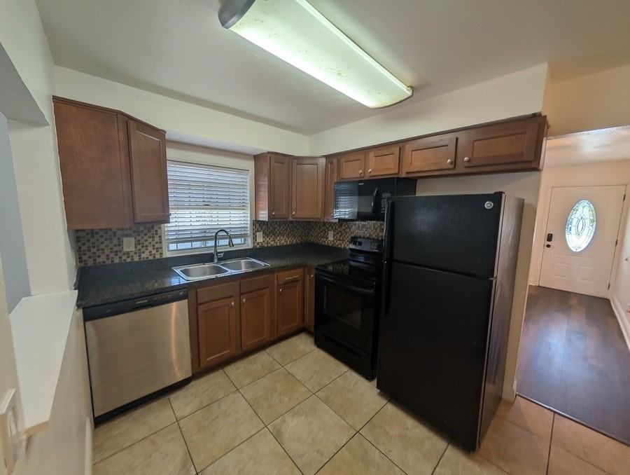 4223 W Laurel St - Photo 4 of 17
