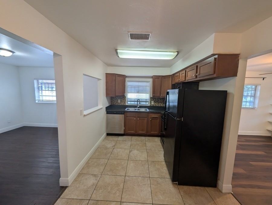4223 W Laurel St - Photo 5 of 17