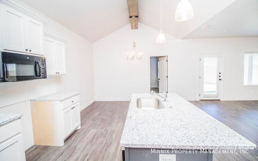 1616 102nd St #B - Photo 5 of 26