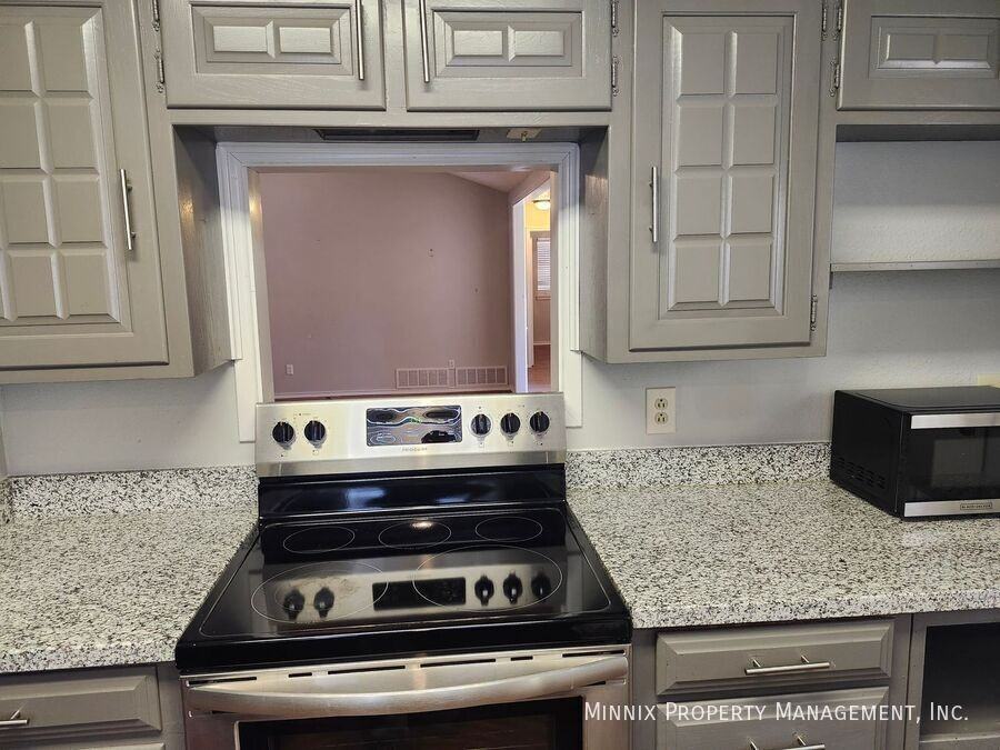 4322 55th St - Photo 3 of 6