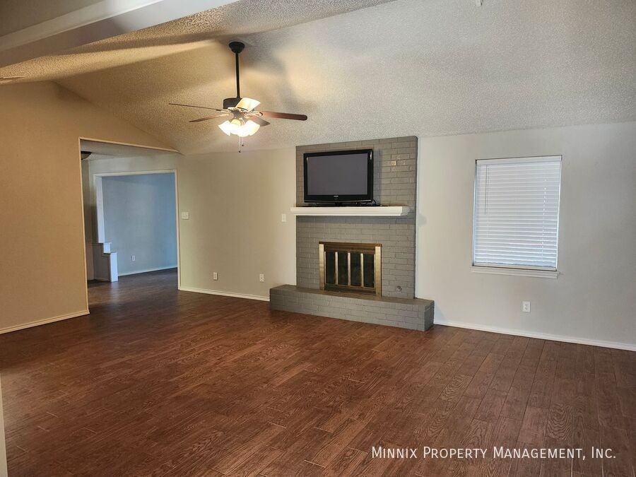 4322 55th St - Photo 4 of 6
