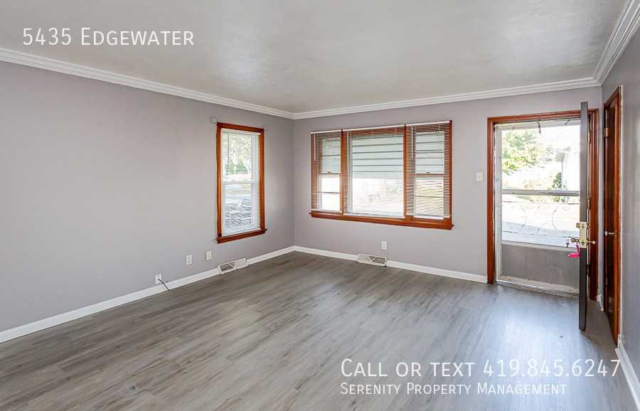 5435 Edgewater Dr - Photo 2 of 12