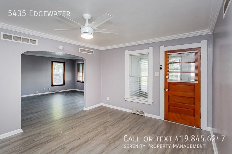 5435 Edgewater Dr - Photo 4 of 12