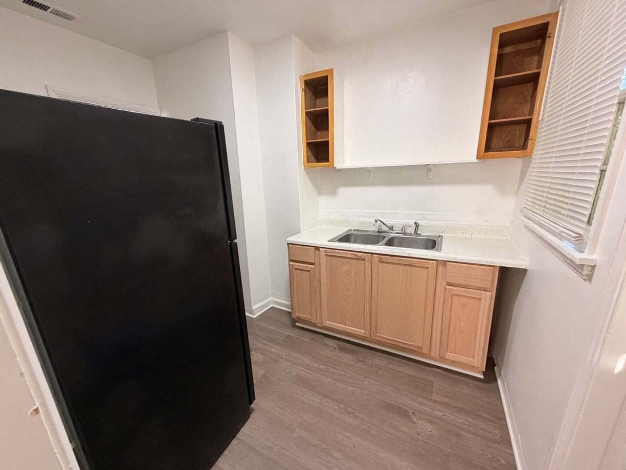6031 Transylvania Ave - Photo 3 of 10