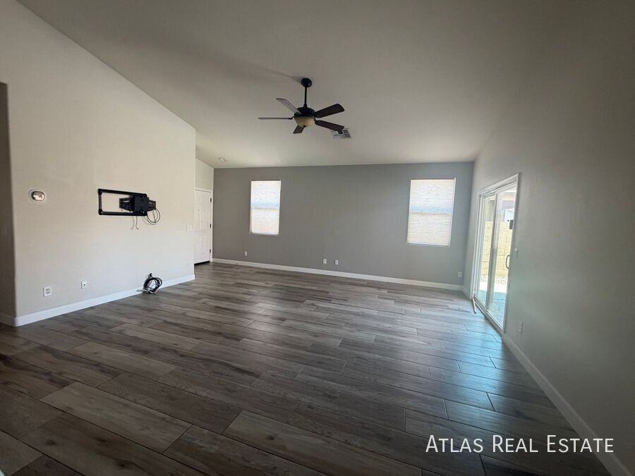 17044 W Bristol Ln - Photo 3 of 22