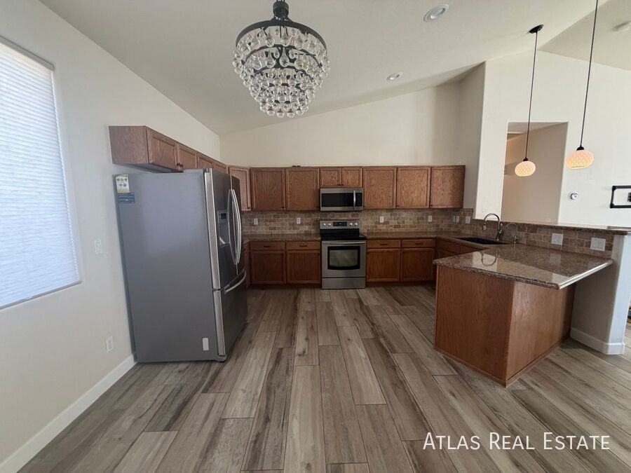 17044 W Bristol Ln - Photo 4 of 22