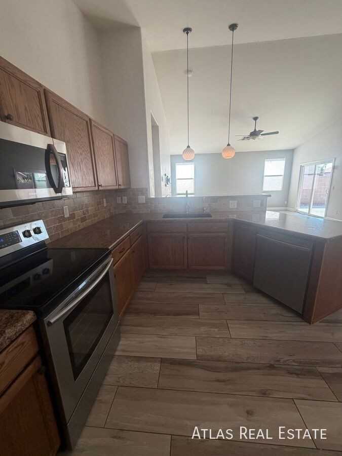 17044 W Bristol Ln - Photo 5 of 22
