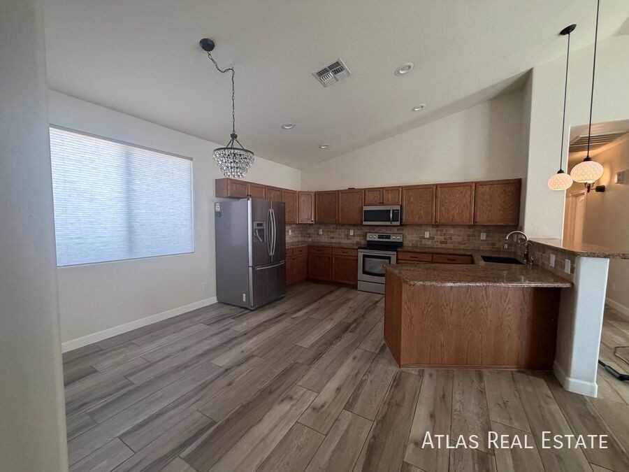 17044 W Bristol Ln - Photo 6 of 22