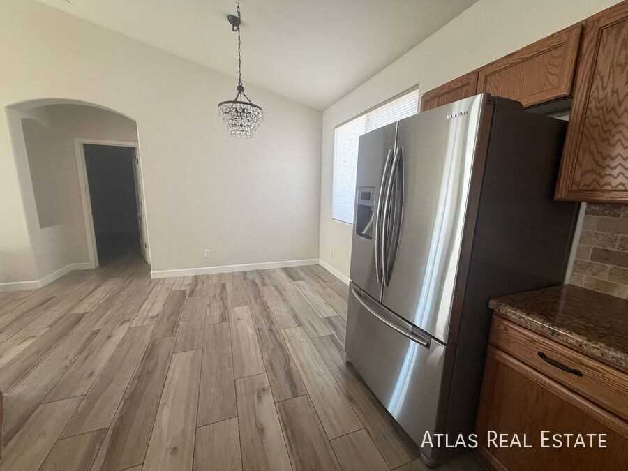 17044 W Bristol Ln - Photo 7 of 22