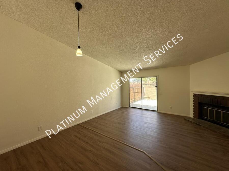 1219 E Avenue R7 - Photo 3 of 18