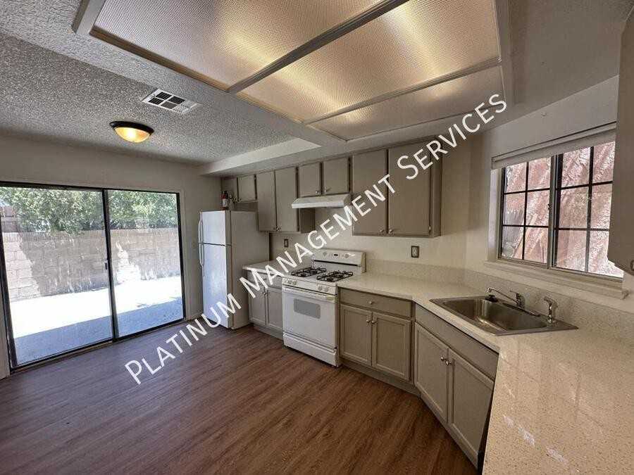 1219 E Avenue R7 - Photo 5 of 18
