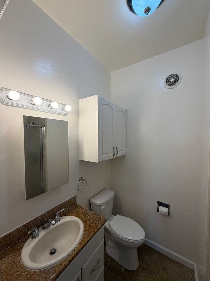 900 Powell St #04 - Photo 2 of 10