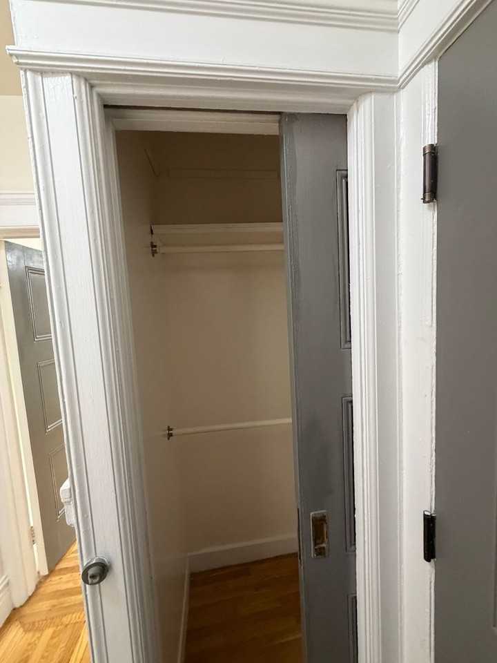 900 Powell St #04 - Photo 4 of 10