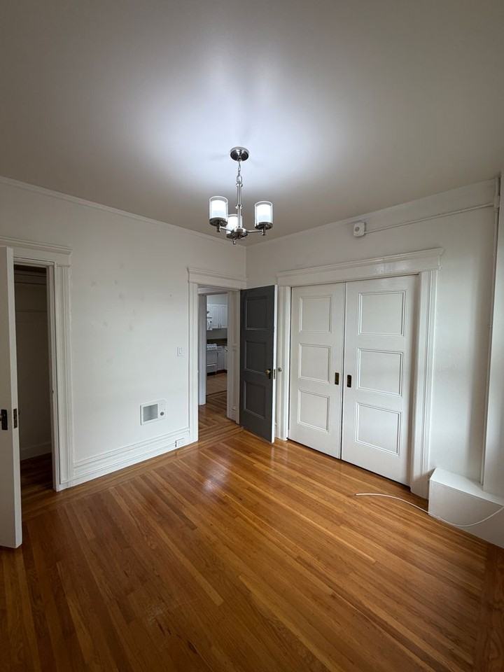 900 Powell St #04 - Photo 6 of 10