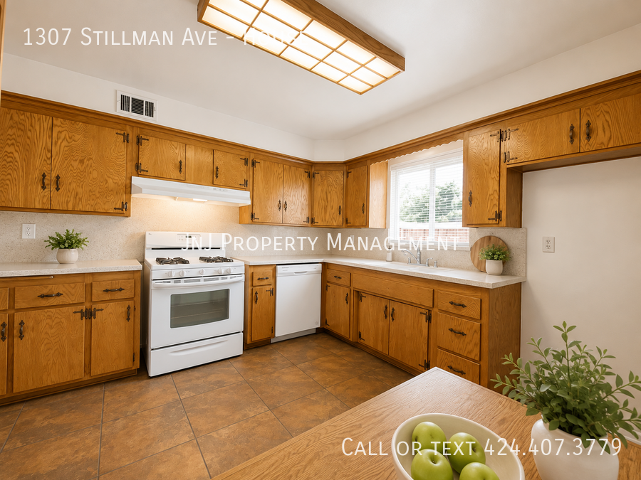 1307 Stillman Ave - Photo 5 of 14