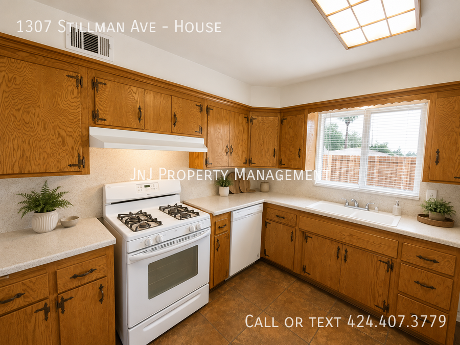 1307 Stillman Ave - Photo 6 of 14