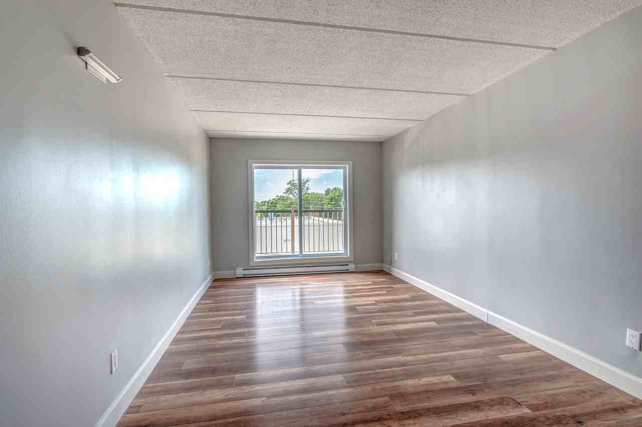 3 1/2 Grand et Luxueux, Roxboro-Pierrefonds $1395  Disponible IMMÉDIATEMENT, contactez Stew au (514) - Photo 4 of 17